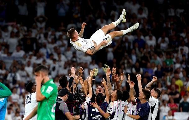 弗洛伦蒂诺祝贺克罗斯获勋:皇马全球价值观典范